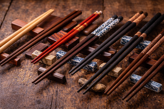 Die Vielfalt der asiatischen Essstäbchen: Material, Design und richtige Anwendung